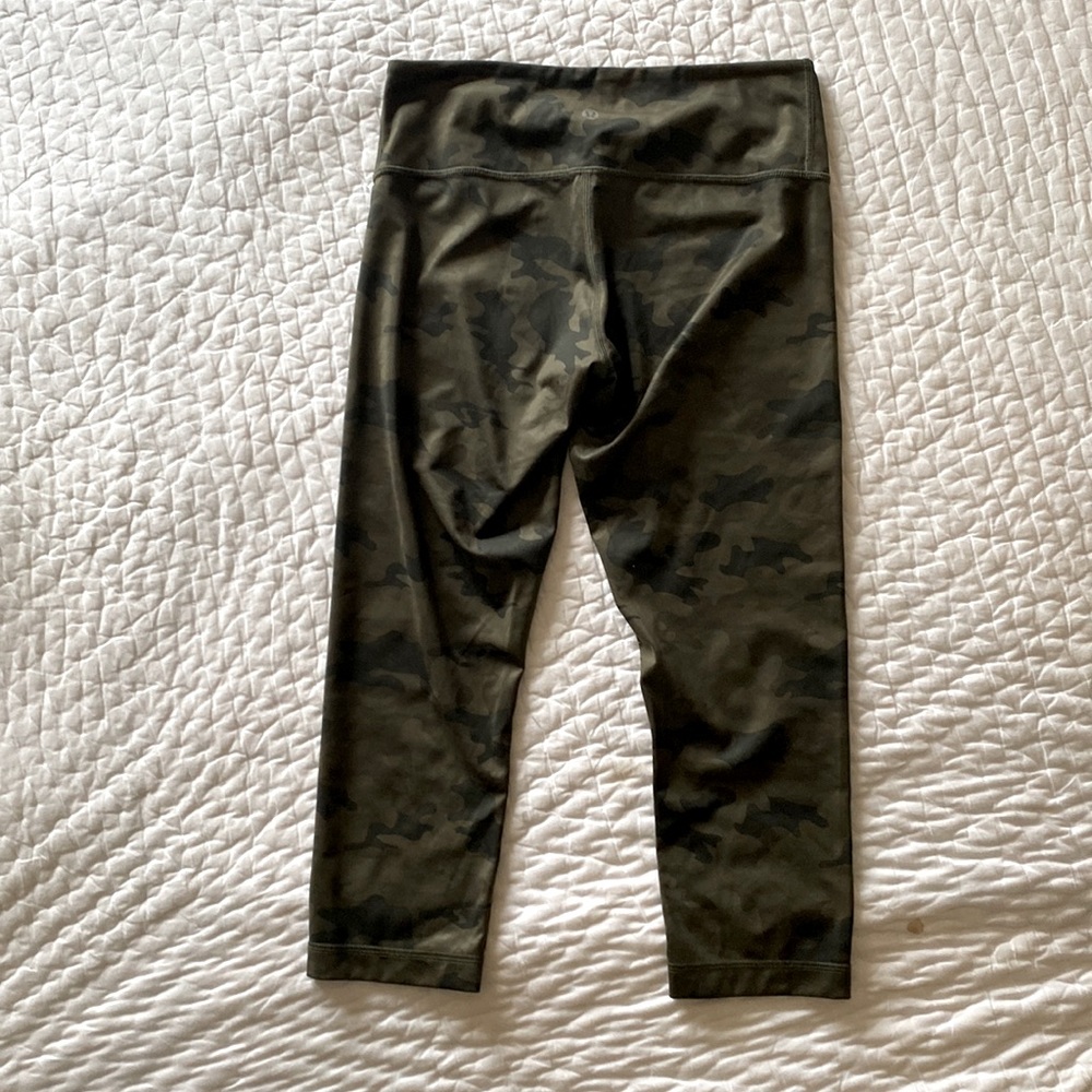 Camo Lululemon wonder under cropped and low rise leggings